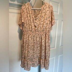 Light pink floral dress. Size 2XL.